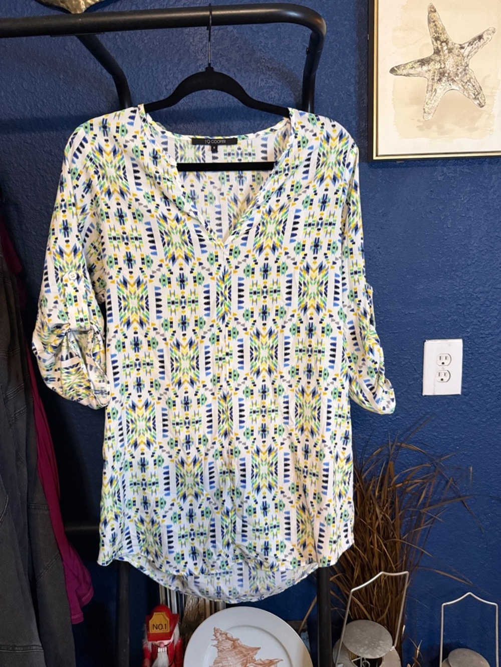 19 Cooper White Multi-Color Geometric V-Neck Tunic